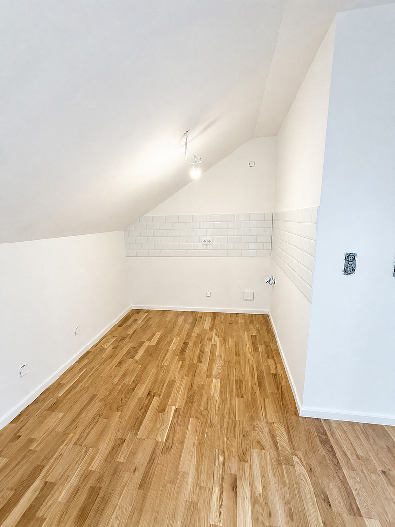 Erstbezug nach Dachausbau: Helle 2-Zimmer-Wohnung mit Einbauküche und Balkon – 90429 Nürnberg(Bärenschanze) – Vorschaubild 4
