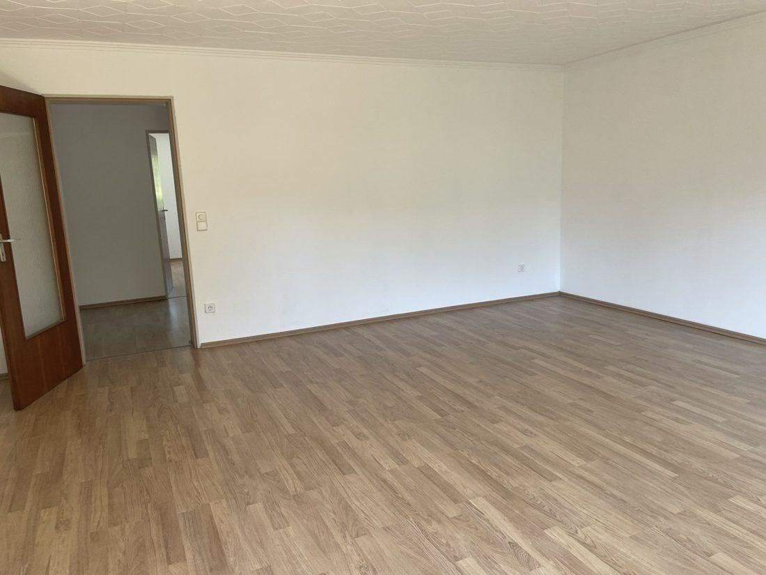 Helle 3-Zimmer-Wohnung mit Balkon & Stellplatz in Karlsruhe-Wolfartsweier – Steinbügelstraße 23, 76228 Karlsruhe(Wolfartsweier) – Vorschaubild 2