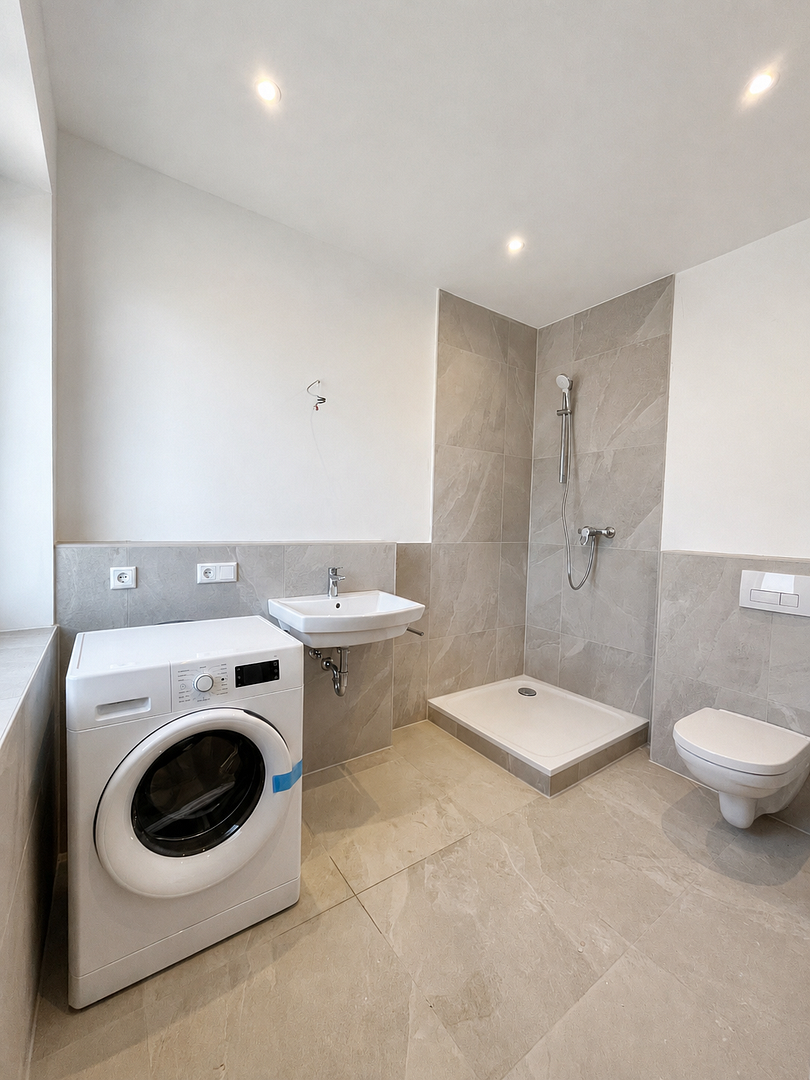 Erstbezug nach Kernsanierung | Moderne 3 Zimmer Wohnung mit Einbauküche – 91054 Erlangen(Sieglitzhof) – Vorschaubild 2