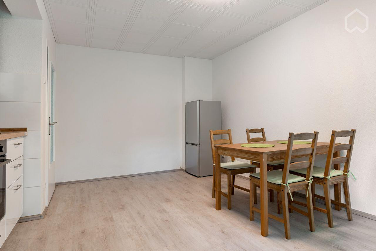 Bezugsfrei & Möbliert: Hell geschnittene 2-Zi.-ETW mit Balkon in Essen-Ostviertel (Provisionsfrei) – Friedbergstraße 2a, 45127 Essen(Holsterhausen) – Vorschaubild 3
