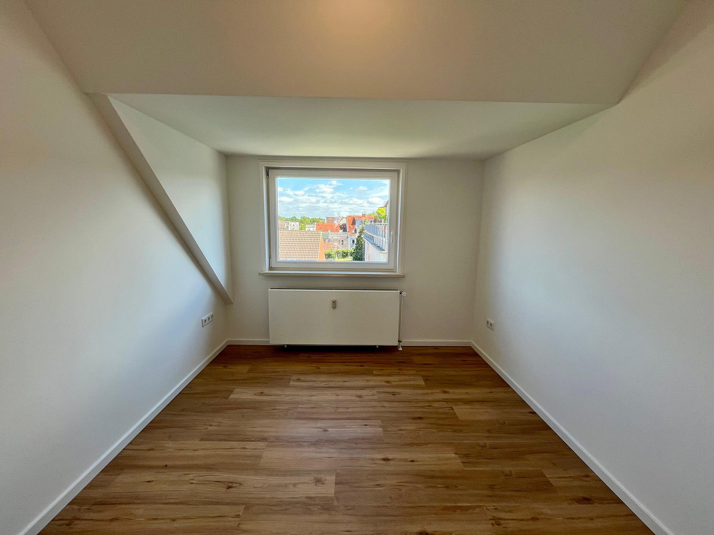 Provisionsfrei: 4-Zimmer-Dachgeschosswohnung mit Südbalkon & Garagenstellplatz in Schwachhausen – Scharnhorststraße, 28211 Bremen(Schwachhausen) – Vorschaubild 7