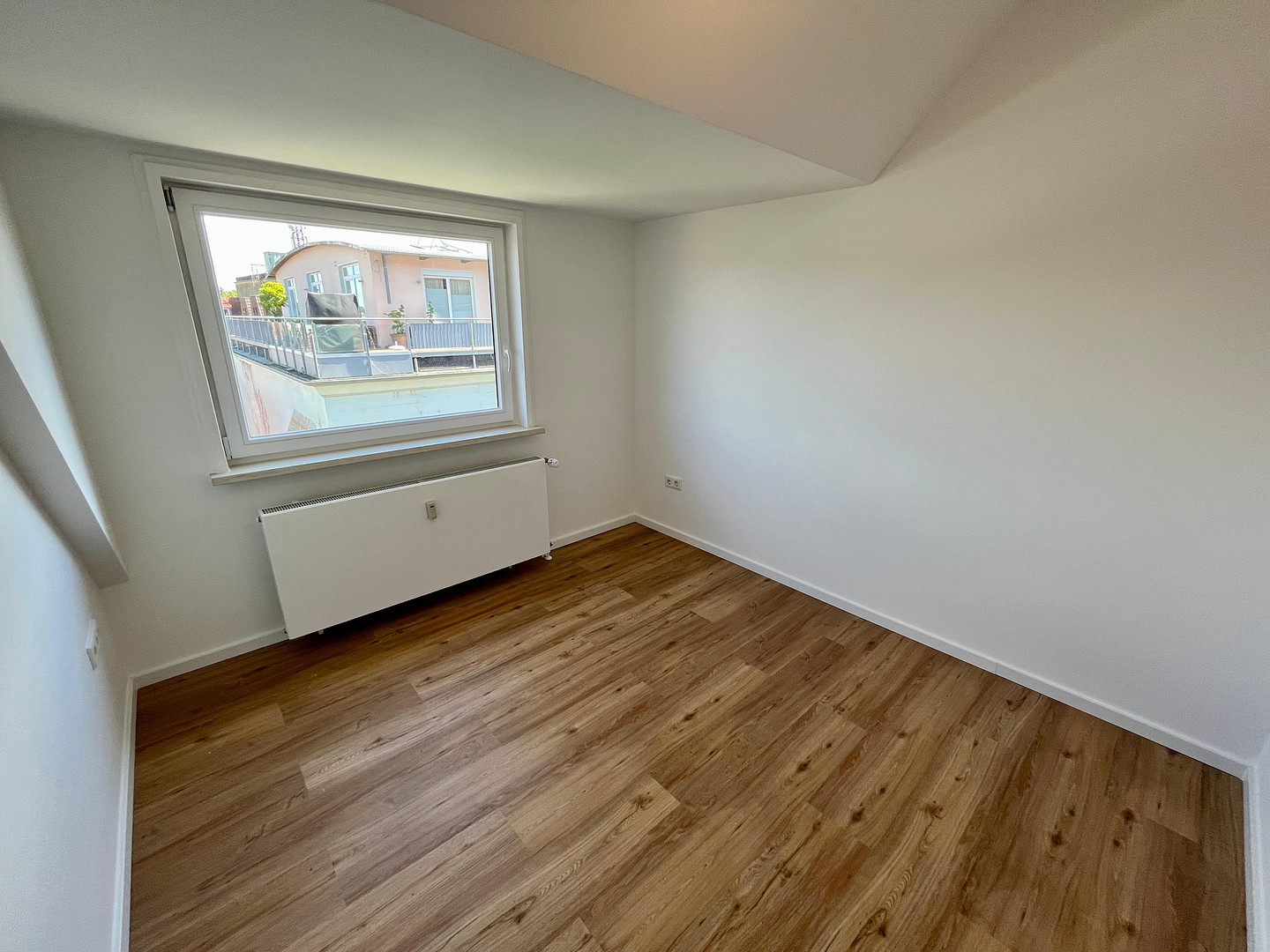 Provisionsfrei: 4-Zimmer-Dachgeschosswohnung mit Südbalkon & Garagenstellplatz in Schwachhausen – Scharnhorststraße, 28211 Bremen(Schwachhausen) – Vorschaubild 6