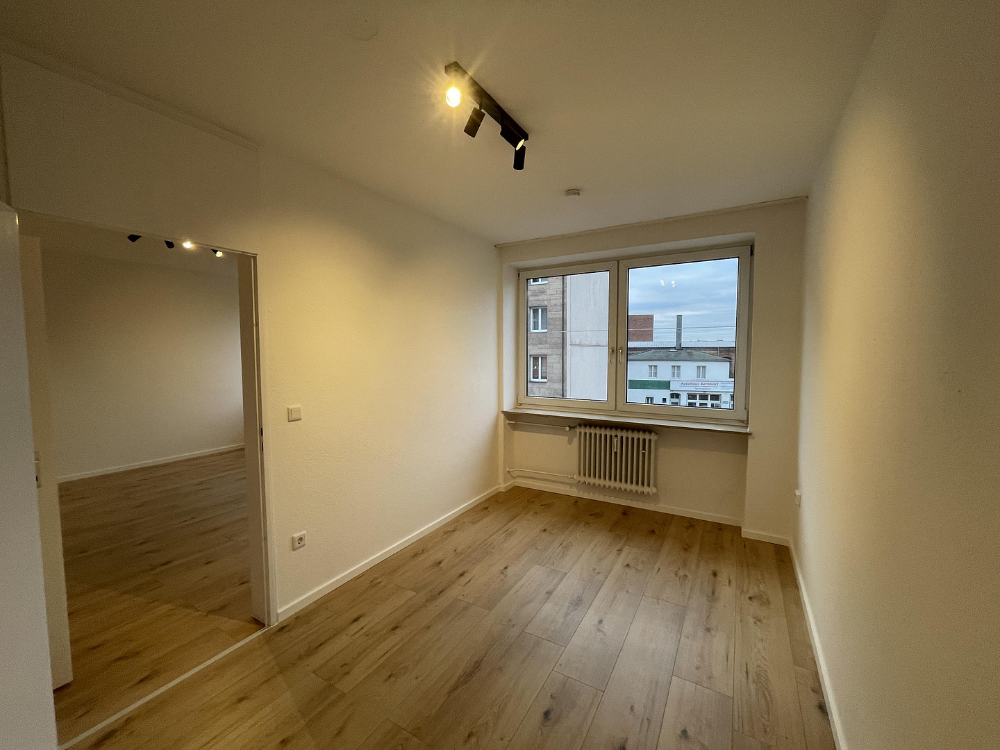 Zweitbezug nach Renovierung / 2-Zimmer Wohnung mit Einbauküche in zentraler Lage in Fürth – 90763 Fürth – Vorschaubild 7