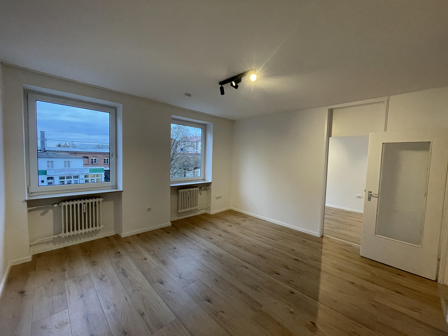 Zweitbezug nach Renovierung / 2-Zimmer Wohnung mit Einbauküche in zentraler Lage in Fürth – 90763 Fürth – Vorschaubild 3
