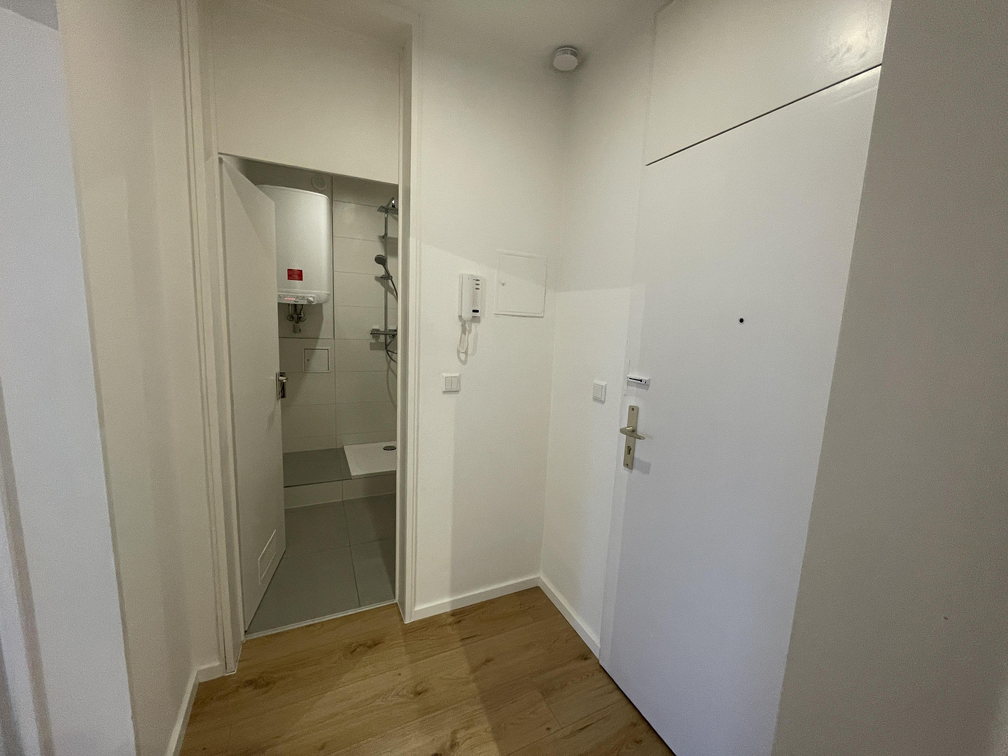 Zweitbezug nach Renovierung / 2-Zimmer Wohnung mit Einbauküche in zentraler Lage in Fürth – 90763 Fürth – Vorschaubild 10