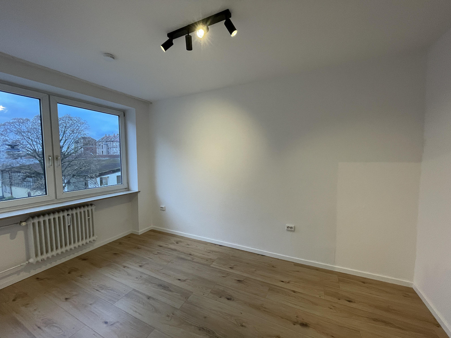 Zweitbezug nach Renovierung / 2-Zimmer Wohnung mit Einbauküche in zentraler Lage in Fürth – 90763 Fürth – Vorschaubild 6