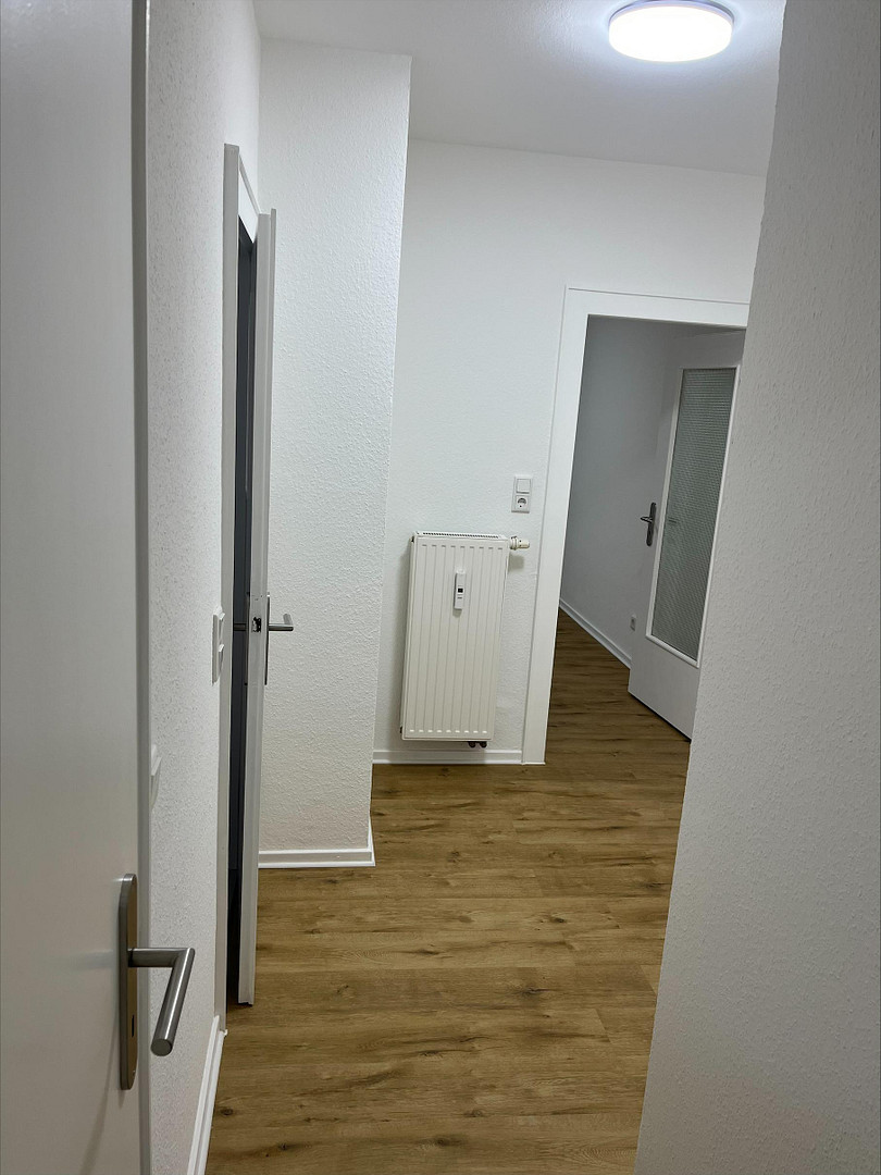 Schöne Einraumwohnung mit Einbauküche in ruhiger und zentraler Lage – Rather Kirchplatz 1, 40472 Düsseldorf(Rath) – Vorschaubild 2