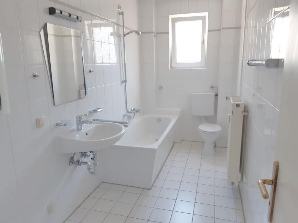 Frisch renoviert! - Sehr schöne, helle 2 Zi- Wohnung mit EBK und Balkon in Mainz - Kastel – 55252 Mainz – Vorschaubild 6