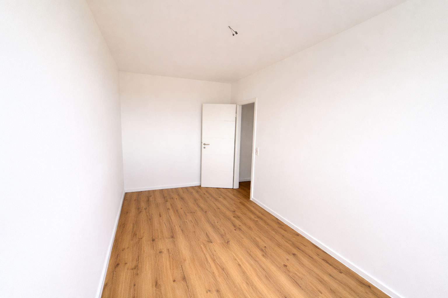 Kernsanierte 3-Zimmer-Wohnung mit moderner Einbauküche in zentraler Lage – Otto-Dix-Ring 26, 1219 Dresden(Prohlis) – Vorschaubild 5