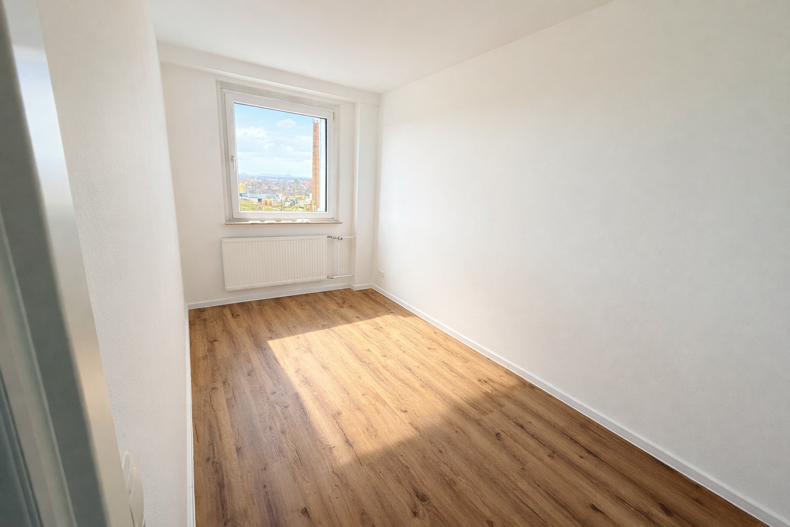 Kernsanierte 3-Zimmer-Wohnung mit moderner Einbauküche in zentraler Lage – Otto-Dix-Ring 26, 1219 Dresden(Prohlis) – Vorschaubild 4