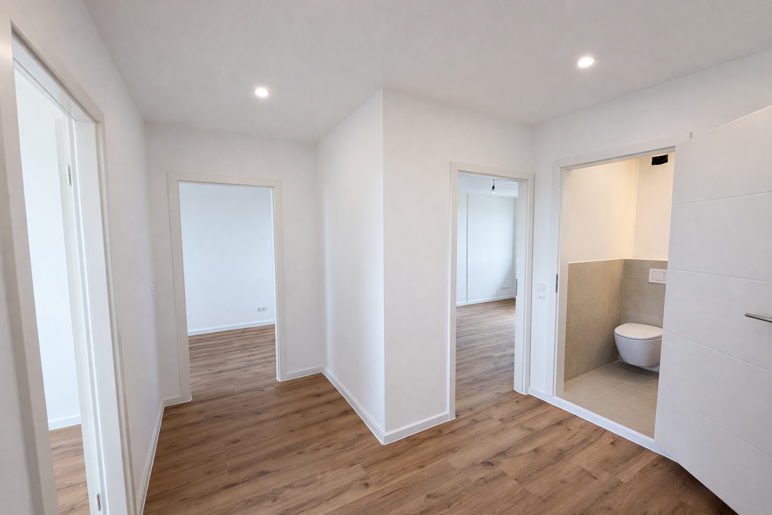 Kernsanierte 3-Zimmer-Wohnung mit moderner Einbauküche in zentraler Lage – Otto-Dix-Ring 26, 1219 Dresden(Prohlis) – Vorschaubild 2