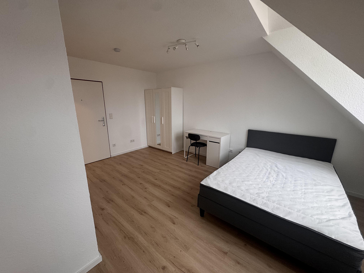 Tolle Möblierte 1-Zimmer Wohnung in Fürth – Herrnstr., 90763 Fürth – Vorschaubild 4