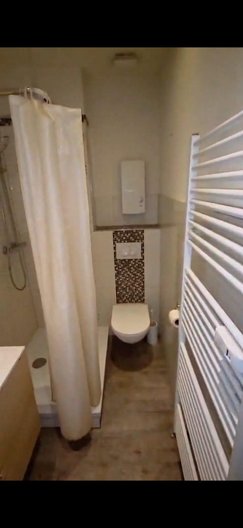 Schöne helle 2 Zimmerwohnung mit Stuckdecken – Karolingerstr. 7, 46117 Duisburg(Obermeiderich) – Vorschaubild 2