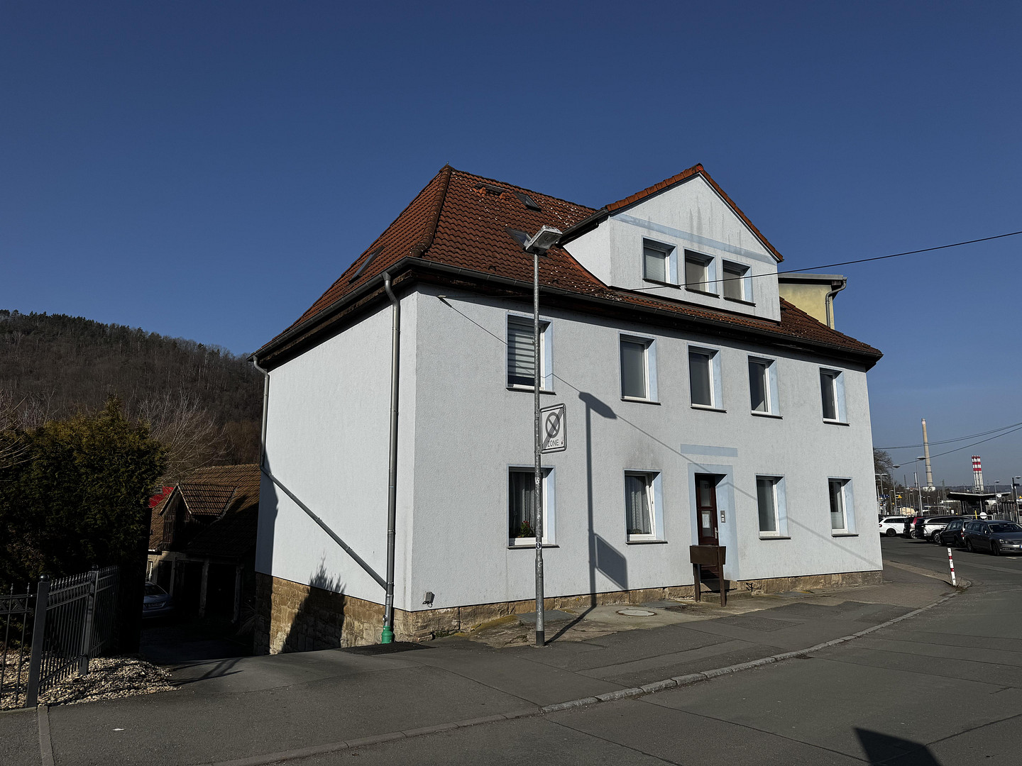 Lichtdurchflutete Dachgeschoss Wohnung | 2 Zimmer, Küche, Hochbett & Badewanne | Haustiere "Ja" – Prüssingstraße 17, 7745 Jena – Vorschaubild 2