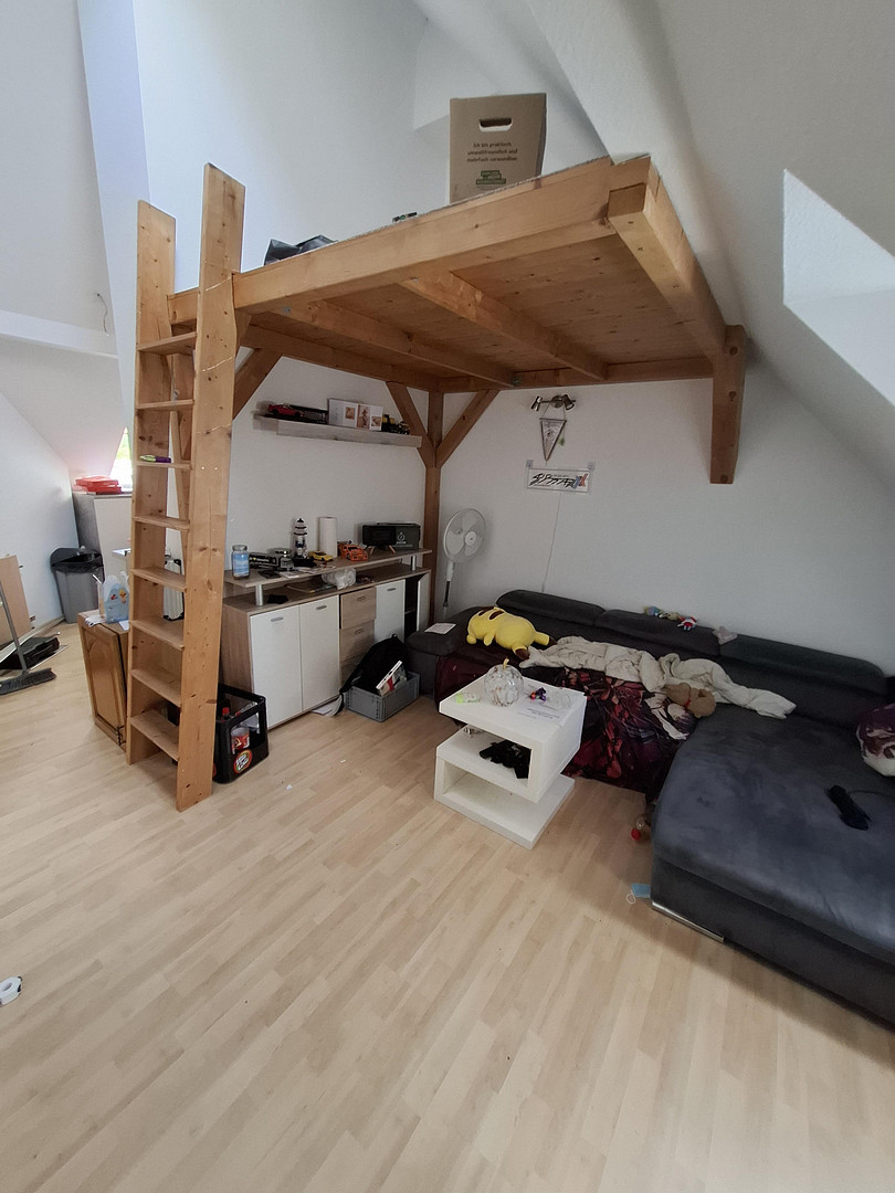 Lichtdurchflutete Dachgeschoss Wohnung | 2 Zimmer, Küche, Hochbett & Badewanne | Haustiere "Ja"