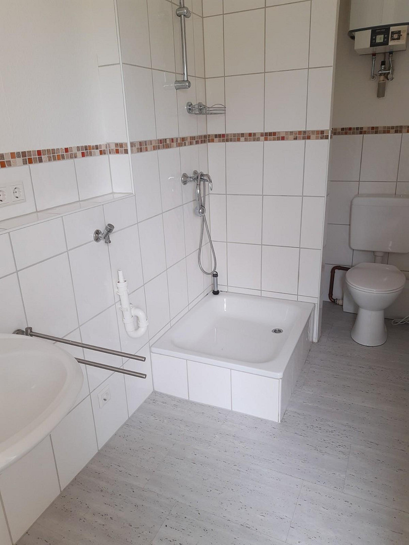 Schöne 2-Zimmerwohnung mit Balkon,Dusche,Stellplatz, neu zu vermieten – 66482 Zweibrücken – Vorschaubild 2