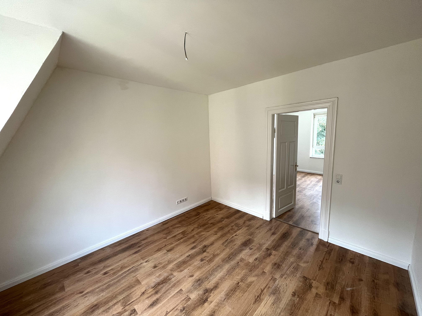 Hell, sehr zentral und mit Einbauküche: freundliche 3-Zimmer-Wohnung in Flensburg – Johanisstraße 75-77, 24937 Flensburg – Vorschaubild 4