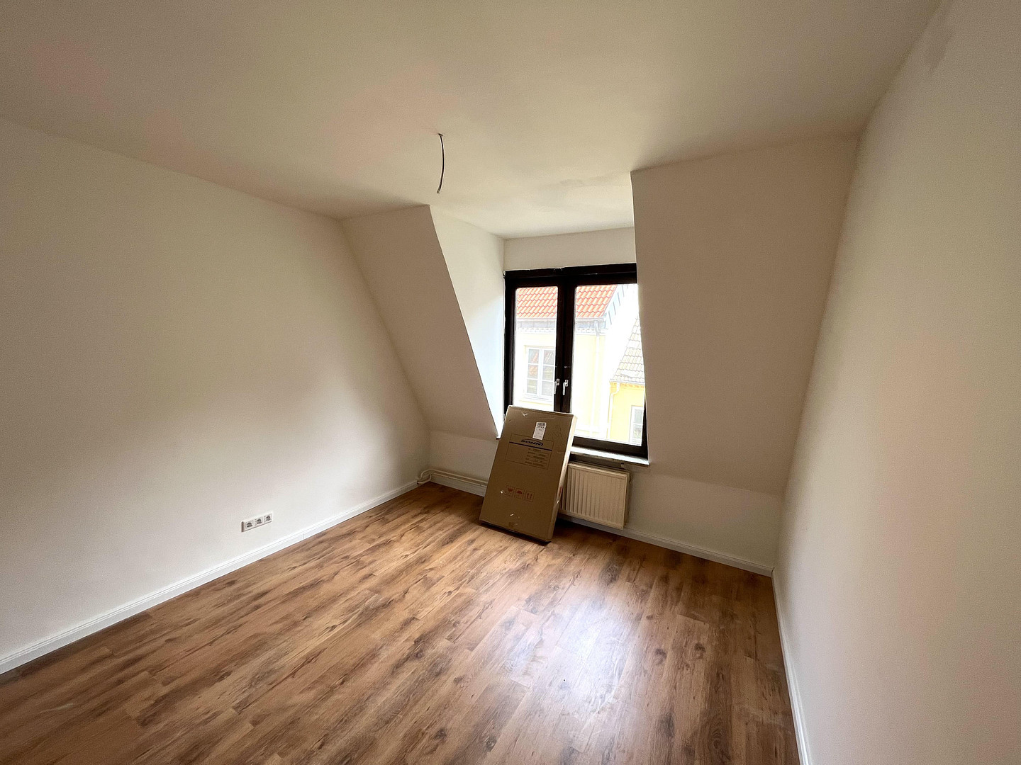 Hell, sehr zentral und mit Einbauküche: freundliche 3-Zimmer-Wohnung in Flensburg – Johanisstraße 75-77, 24937 Flensburg – Vorschaubild 6