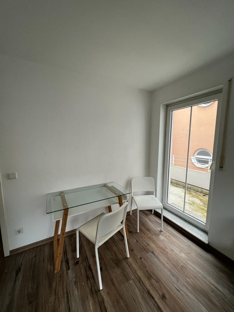 2 - Zimmerwohnung Vollmöbliert und in Stadtnähe – Danziger Straße 4b, 91052 Erlangen – Vorschaubild 3