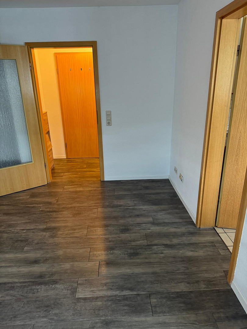Helle 2-Zimmer-Wohnung mit Terrasse, Einbauküche & Tiefgaragenstellplatz – Eisenbahnstraße 8, 72116 Mössingen – Vorschaubild 5
