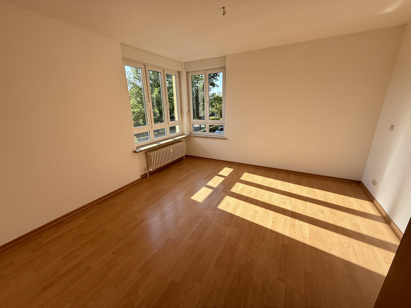 Moderne 2-Zimmer-Wohnung in Dresden-Weißig – möbliert möglich | 57 m² | Balkon | Sanierung – Zum Heiderand 26, 1328 Dresden(Weißig) – Vorschaubild 5
