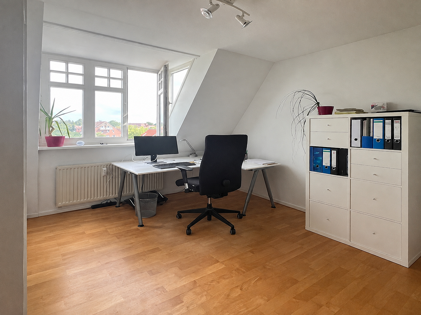 Luxuriöse, modernisierte DG-Whg. mit Wintergarten und großer Terrasse mit hoher Lebensqualität – Bandwirkerstr. 36, 22041 Hamburg(Wandsbek) – Vorschaubild 11
