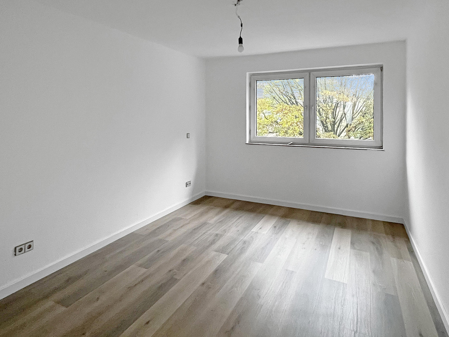 Sanierte, helle 2,5-Zimmer Wohnung mit Einbauküche, Stellplatz & großem Balkon nahe ALDI Campus – Waterfohrstraße 9, 45139 Essen(Frillendorf) – Vorschaubild 2