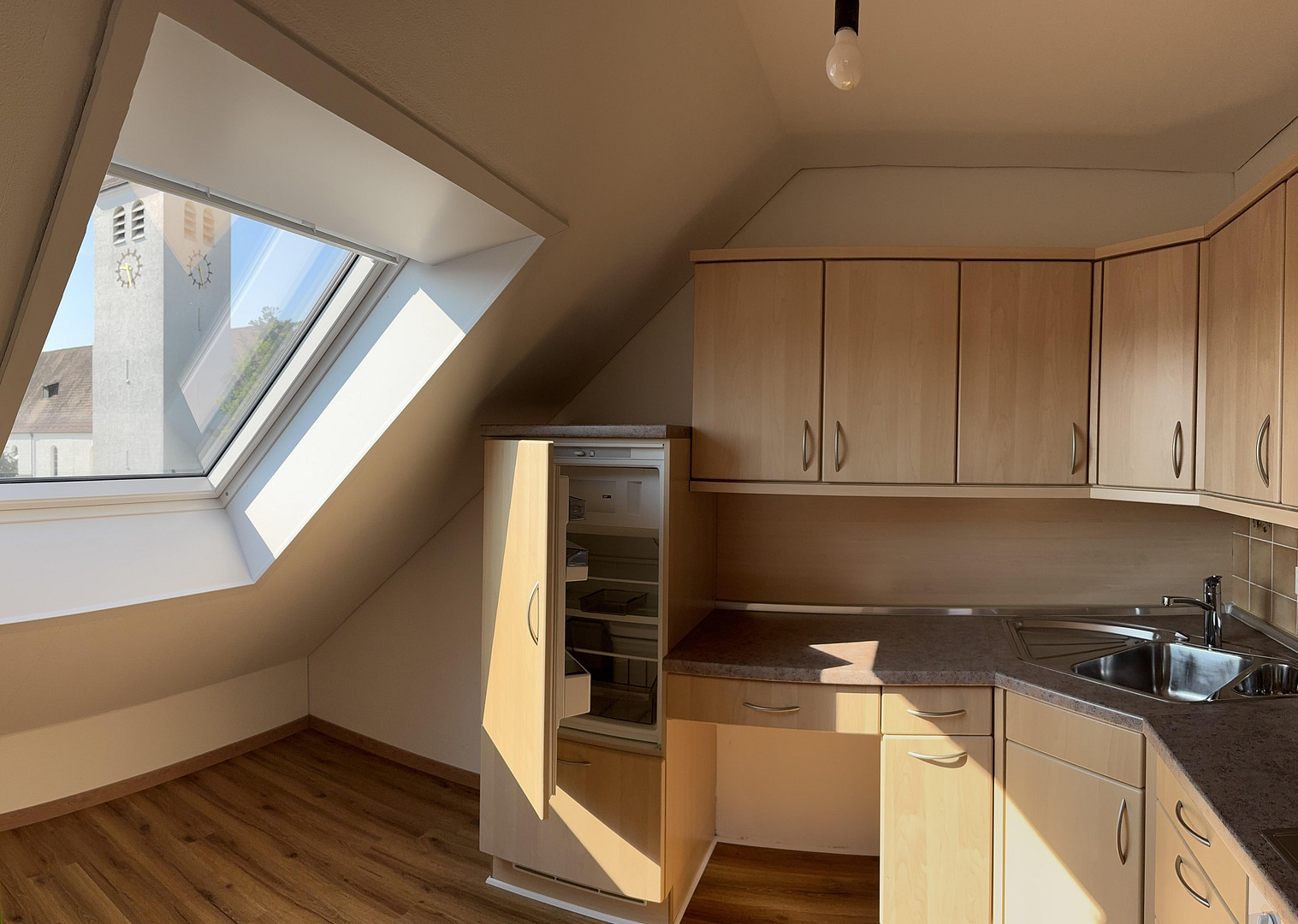 Helle, geräumige und frisch sanierte 2,5 Zimmer-Dachgeschosswohnung – Uhlandstraße 1, 92637 Weiden(Weiden in der Oberpfalz) – Vorschaubild 7