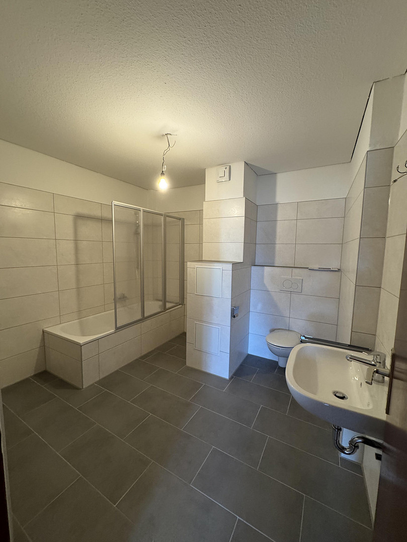 Helle, geräumige und frisch sanierte 2,5 Zimmer-Dachgeschosswohnung – Uhlandstraße 1, 92637 Weiden(Weiden in der Oberpfalz) – Vorschaubild 2