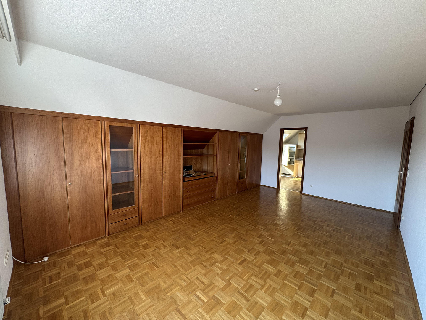 Helle, geräumige und frisch sanierte 2,5 Zimmer-Dachgeschosswohnung – Uhlandstraße 1, 92637 Weiden(Weiden in der Oberpfalz) – Vorschaubild 9