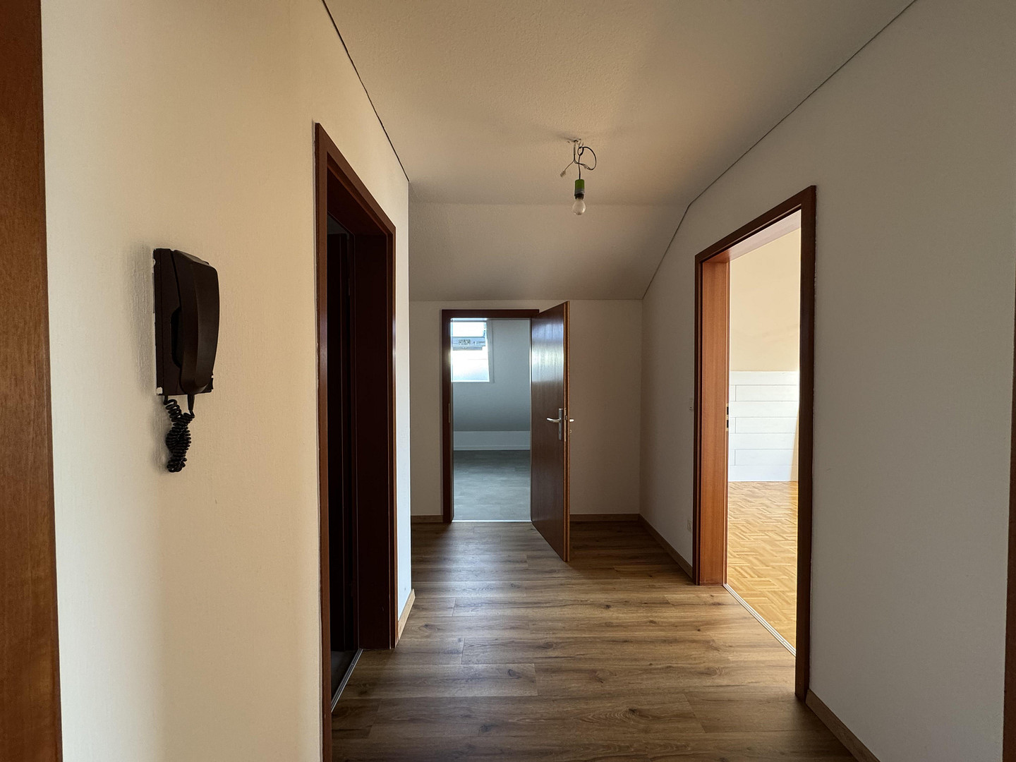 Helle, geräumige und frisch sanierte 2,5 Zimmer-Dachgeschosswohnung – Uhlandstraße 1, 92637 Weiden(Weiden in der Oberpfalz) – Vorschaubild 14