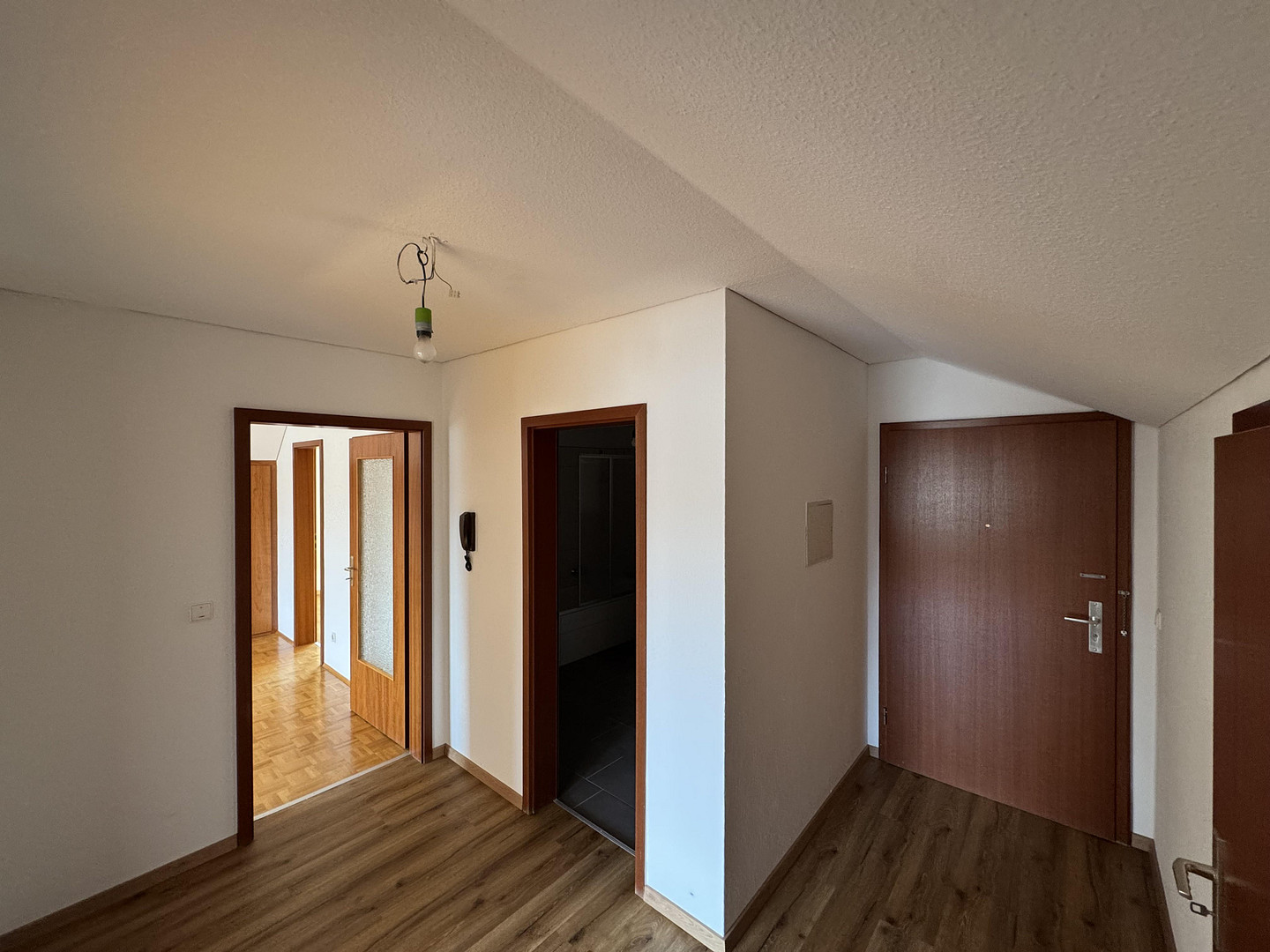 Helle, geräumige und frisch sanierte 2,5 Zimmer-Dachgeschosswohnung – Uhlandstraße 1, 92637 Weiden(Weiden in der Oberpfalz) – Vorschaubild 12