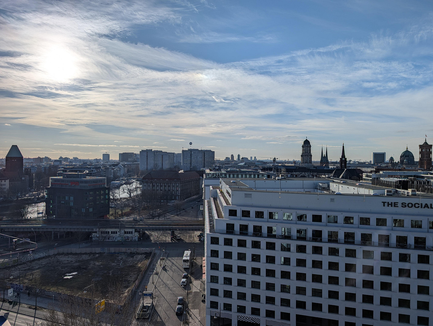 Super zentrales Studio mit Fernsehturm-Blick im 14. OG – Holzmarktstrasse 73, 10179 Berlin(Mitte) – Vorschaubild 3