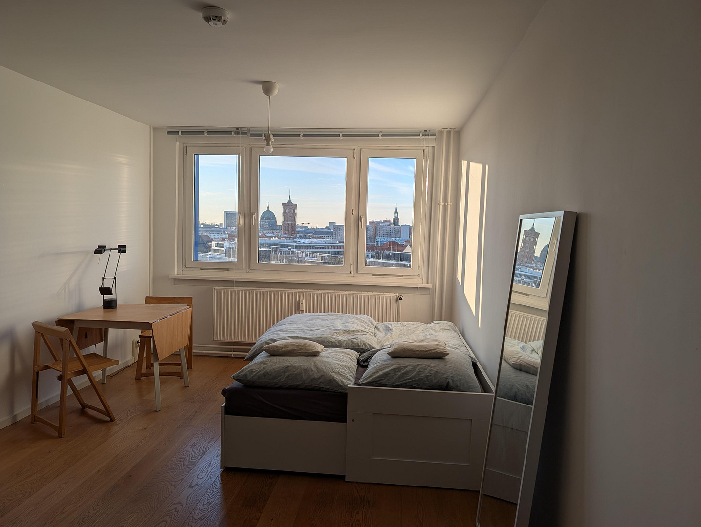 Super zentrales Studio mit Fernsehturm-Blick im 14. OG – Holzmarktstrasse 73, 10179 Berlin(Mitte) – Vorschaubild 4