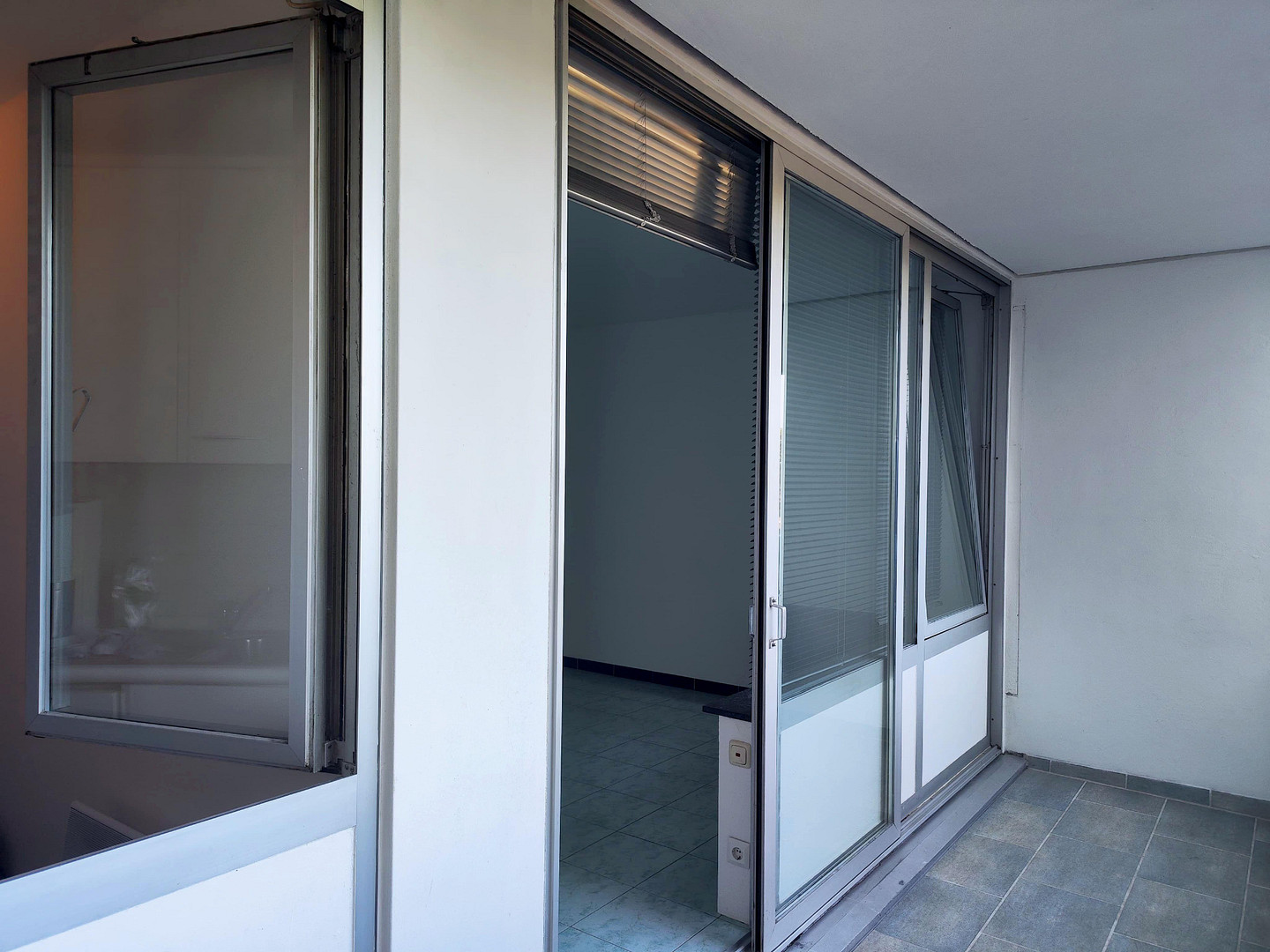 von Privat – Helle 2-Zimmerwohnung mit großer, wettergeschützter Südwestloggia – München-Bogenhausen – Fritz-Meyer-Weg 55, 81925 München(Oberföhring) – Vorschaubild 17