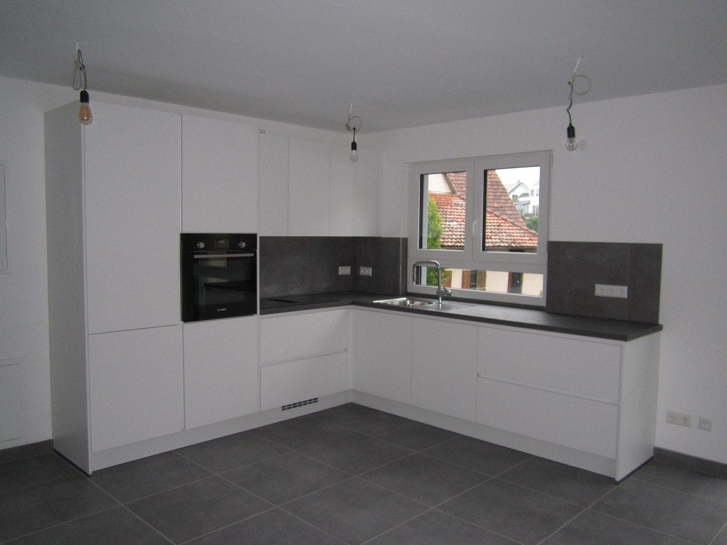Neubau 2,5-Zimmer-Wohnung 2. OG in Herrenberg mit Küche, Garage, Wallbox, gehobene Ausstattung