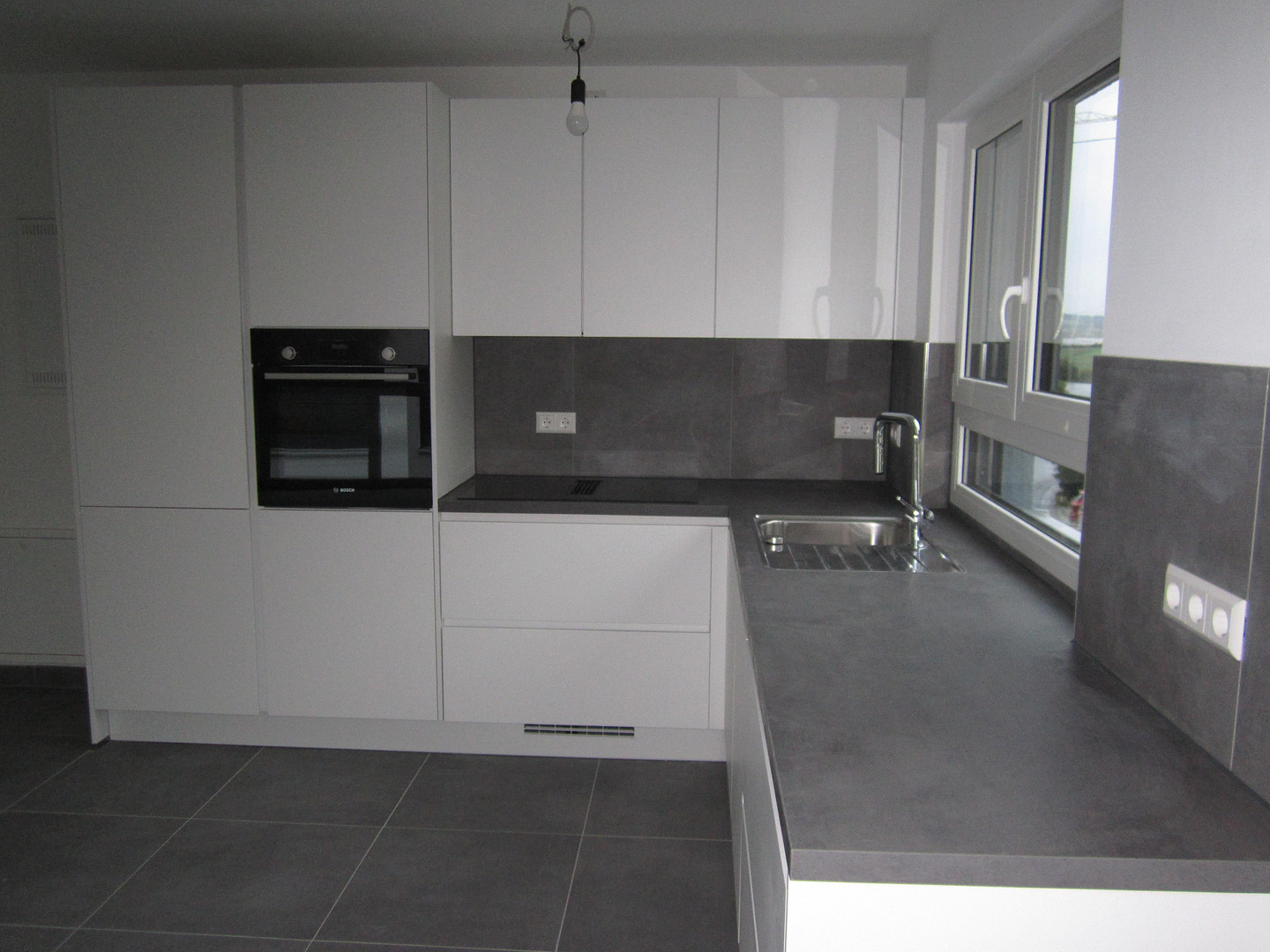 Neubau 2,5-Zimmer-Wohnung 2. OG in Herrenberg mit Küche, Garage, Wallbox, gehobene Ausstattung – 71083 Herrenberg(Mönchberg) – Vorschaubild 3