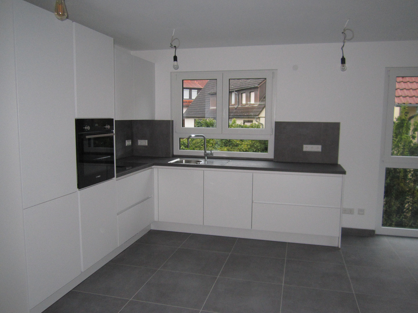 Neubau 2,5-Zimmer-Wohnung 2. OG in Herrenberg mit Küche, Garage, Wallbox, gehobene Ausstattung – 71083 Herrenberg(Mönchberg) – Vorschaubild 4