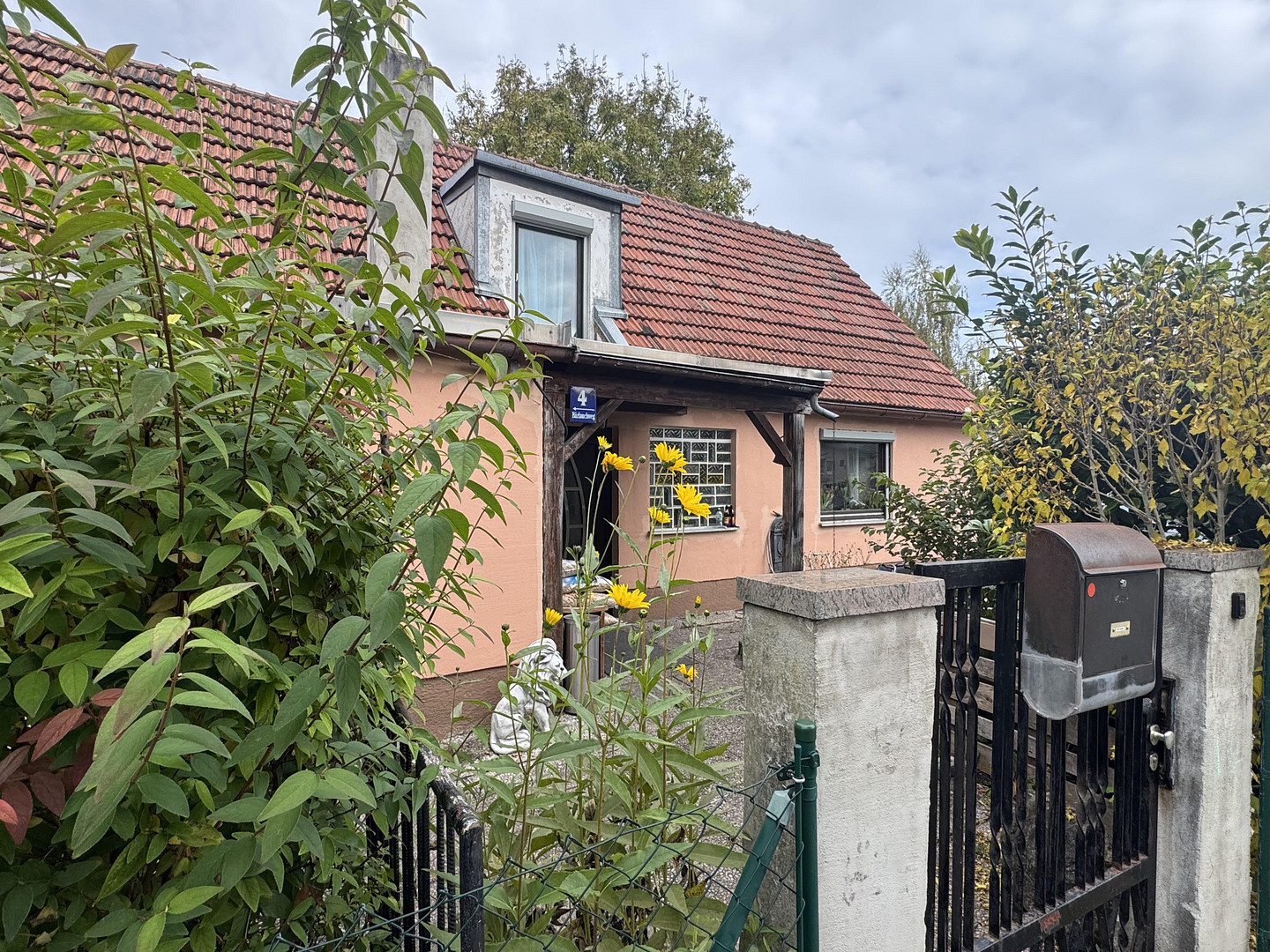 Teilrenoviertes Haus zu verkaufen, renovierungsbedürftig – 80997 München Moosach(Moosach) – Vorschaubild 5