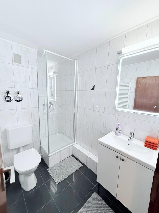 Ab sofort verfügbar: Vollmöbliertes Apartment in Top-Lage von Stuttgart-Ost mit Balkon – 70190 Stuttgart(Ost) – Vorschaubild 2