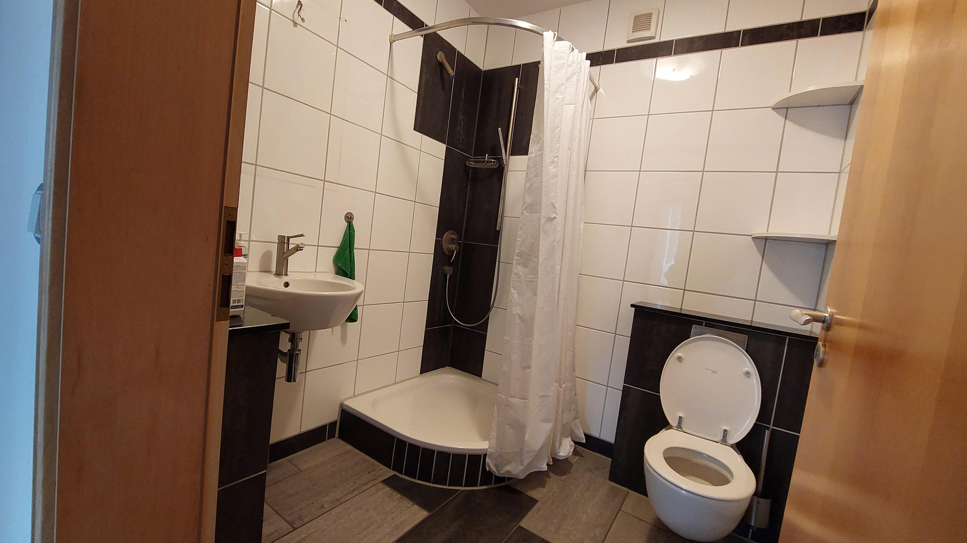 Attraktive helle 3-Zimmer-Wohnung im Zentrum von Darmstadt mit außergewöhnlicher Dachterrasse – 64283 Darmstadt – Vorschaubild 8