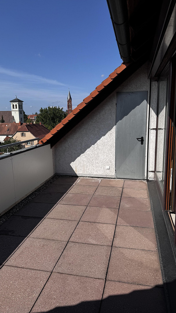Erstbezug nach Renovierung: Moderne 2ZKB mit großer Dachloggia, EBK und Stellplatz – Eppelheimer Str. 3, 68723 Plankstadt – Vorschaubild 5