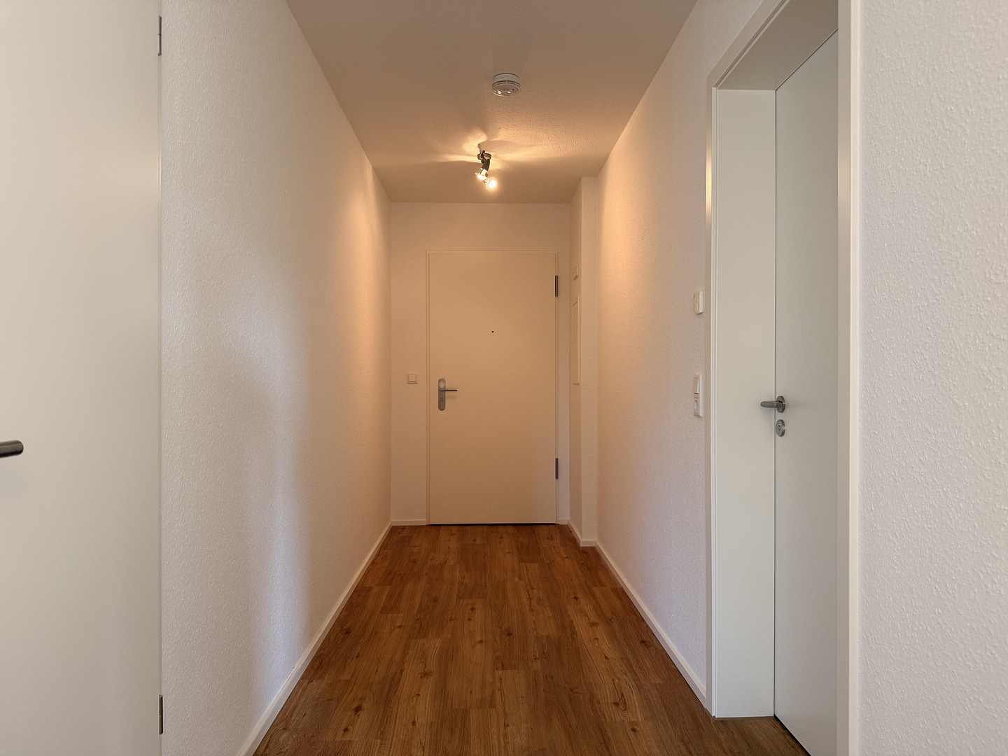 Neuwertige, freizügige Wohnung mit Ausblick *provisionsfrei* - Ab sofort. – Rathausstr. 1, 78669 Wellendingen – Vorschaubild 8