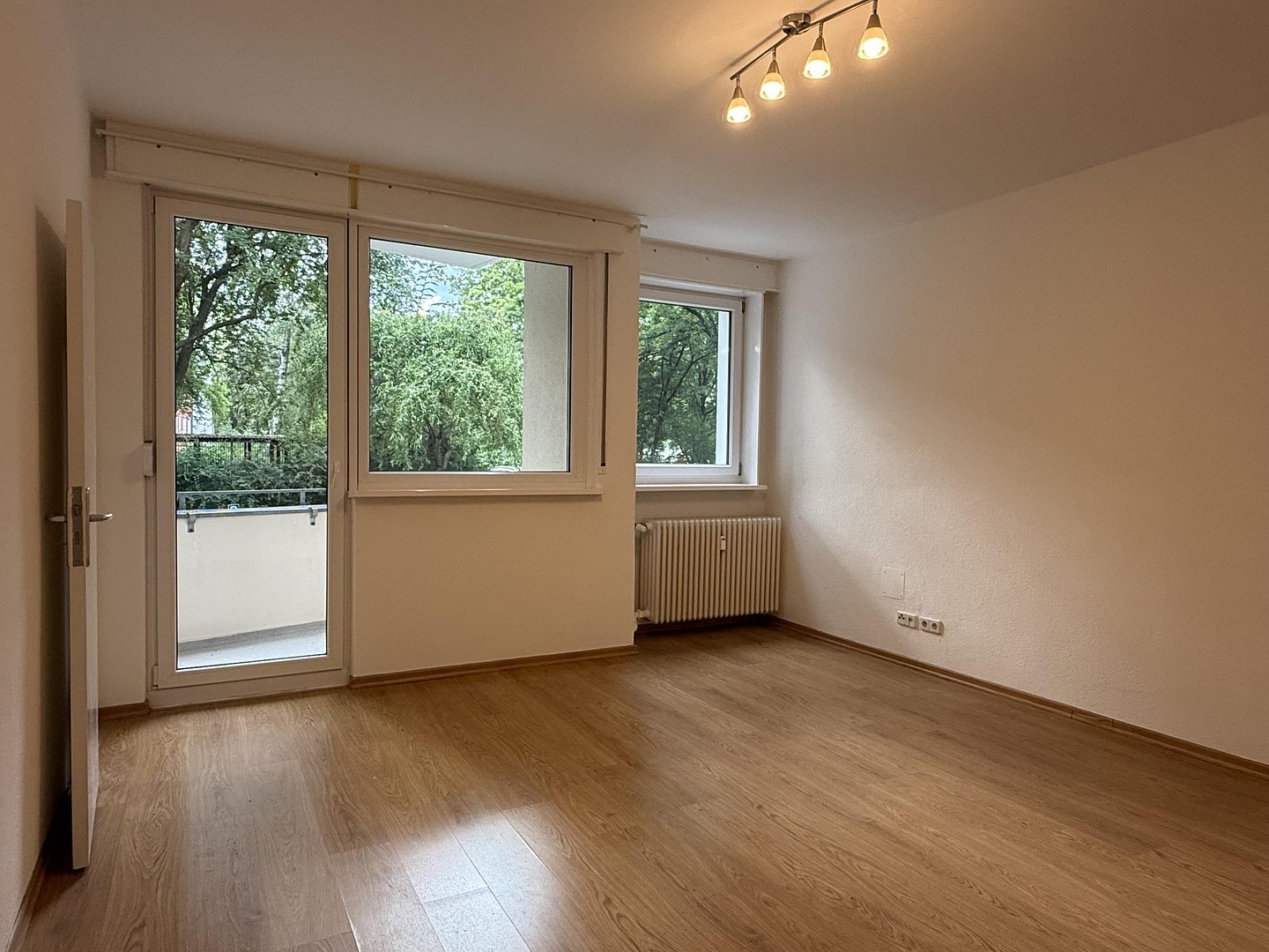 Direkt am Landwehrkanal - Bezugsfreie helle 1 Zimmerwohnung mit Balkon (ohne Provision) – Johanniterstraße 32, 10961 Berlin(Kreuzberg) – Vorschaubild 2