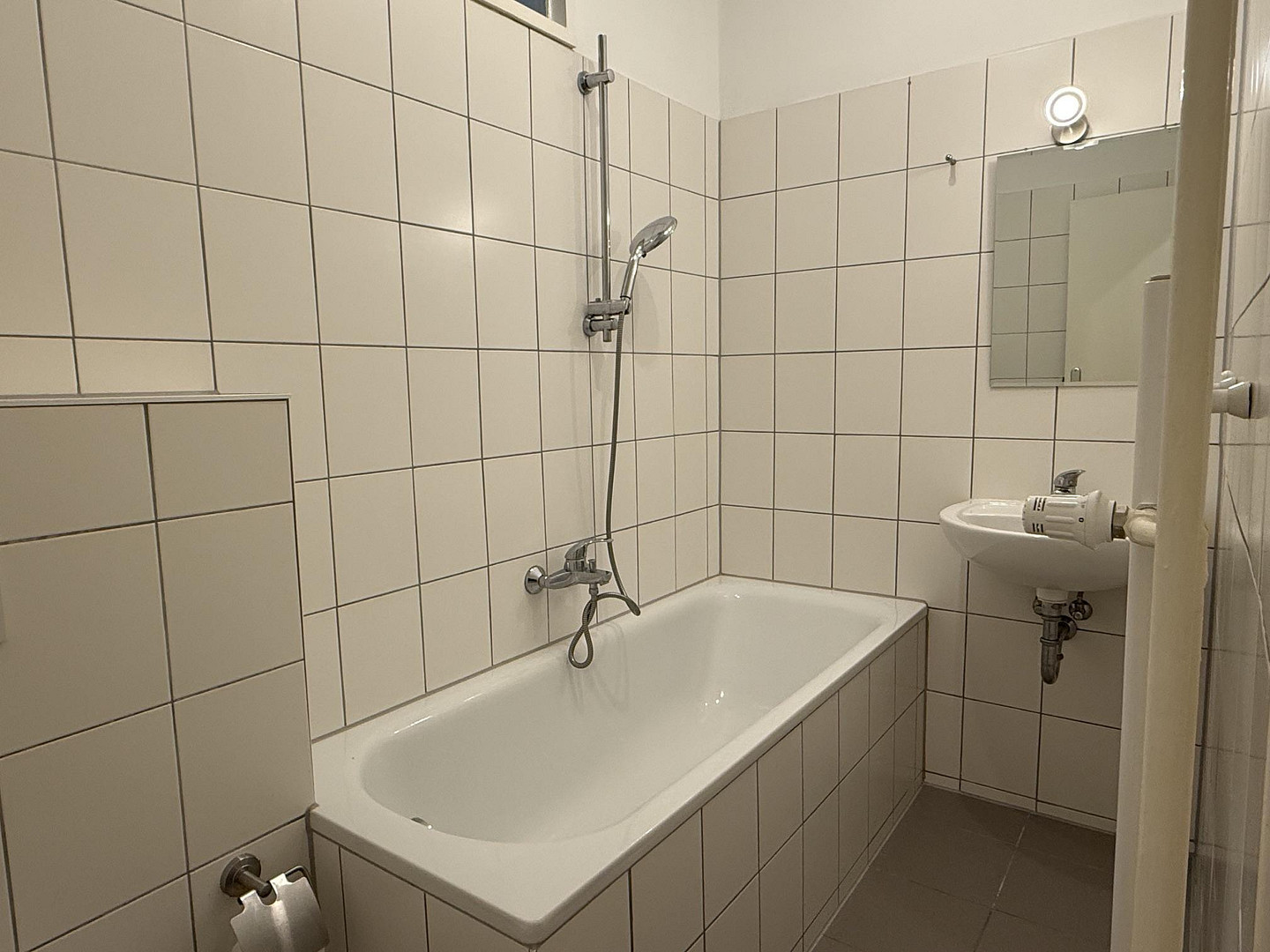 Direkt am Landwehrkanal - Bezugsfreie helle 1 Zimmerwohnung mit Balkon (ohne Provision) – Johanniterstraße 32, 10961 Berlin(Kreuzberg) – Vorschaubild 5