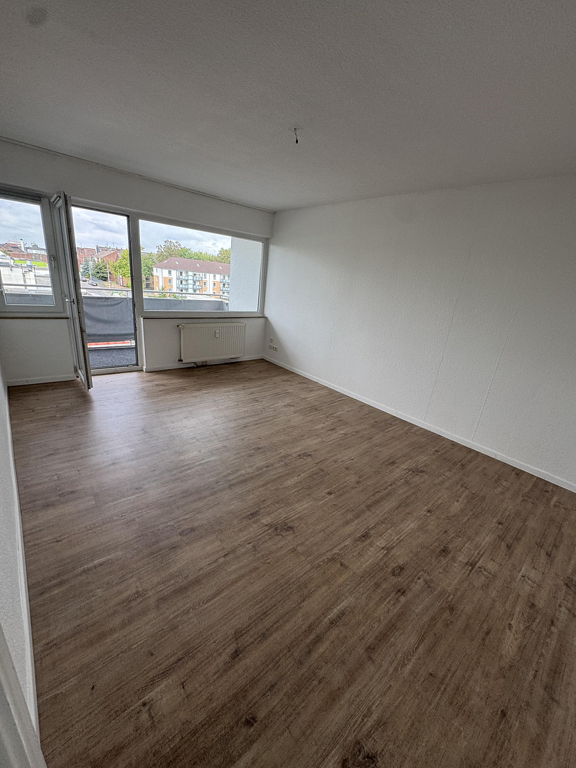 Renovierte 2,5 Zimmer Wohnung in zentraler Lage mit 2 Balkonen – Eschenstr. 129, 47055 Duisburg(Wanheimerort) – Vorschaubild 3