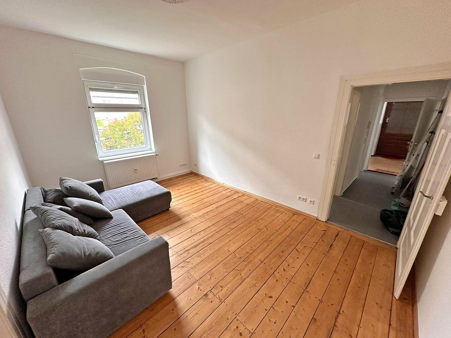 Renovierte Altbauwohnung: 2 Zimmer + neue EBK in Hinterhauslage nahe Mendelssohnplatz/ KIT – Rüppurrer Str. 20b, 76137 Karlsruhe(Südstadt) – Vorschaubild 2