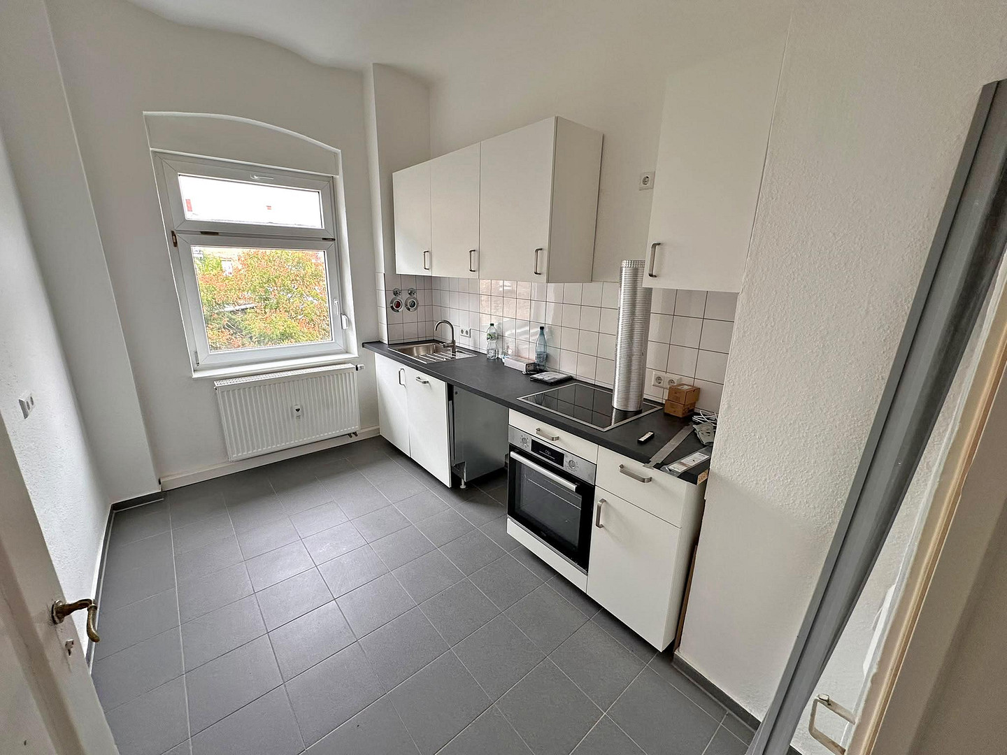Renovierte Altbauwohnung: 2 Zimmer + neue EBK in Hinterhauslage nahe Mendelssohnplatz/ KIT – Rüppurrer Str. 20b, 76137 Karlsruhe(Südstadt) – Vorschaubild 7