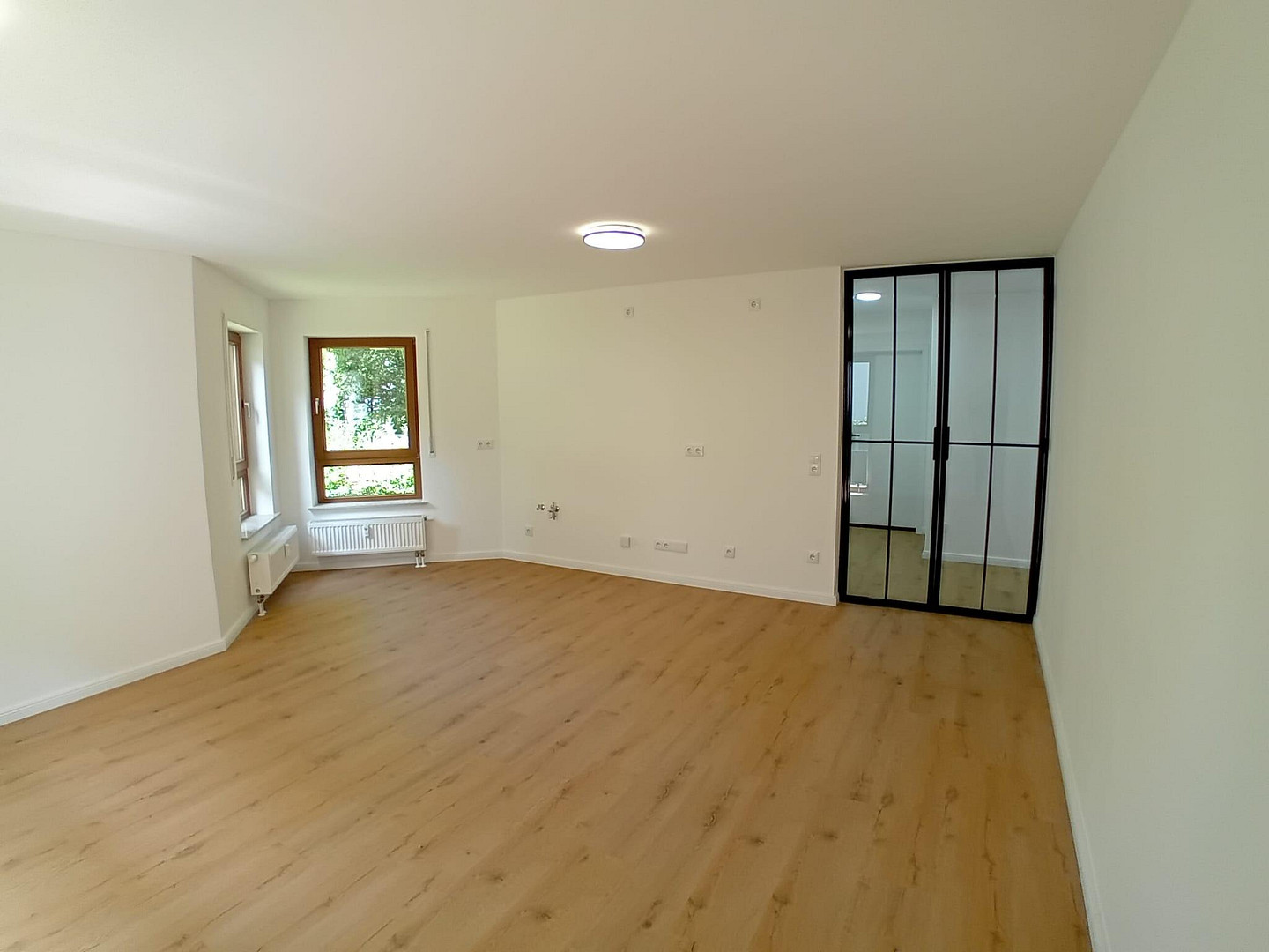 Frisch sanierte 2,5-Raum-Wohnung in ruhiger Lage – Radeberger Str. 26, 1328 Dresden Weissig(Weißig) – Vorschaubild 2