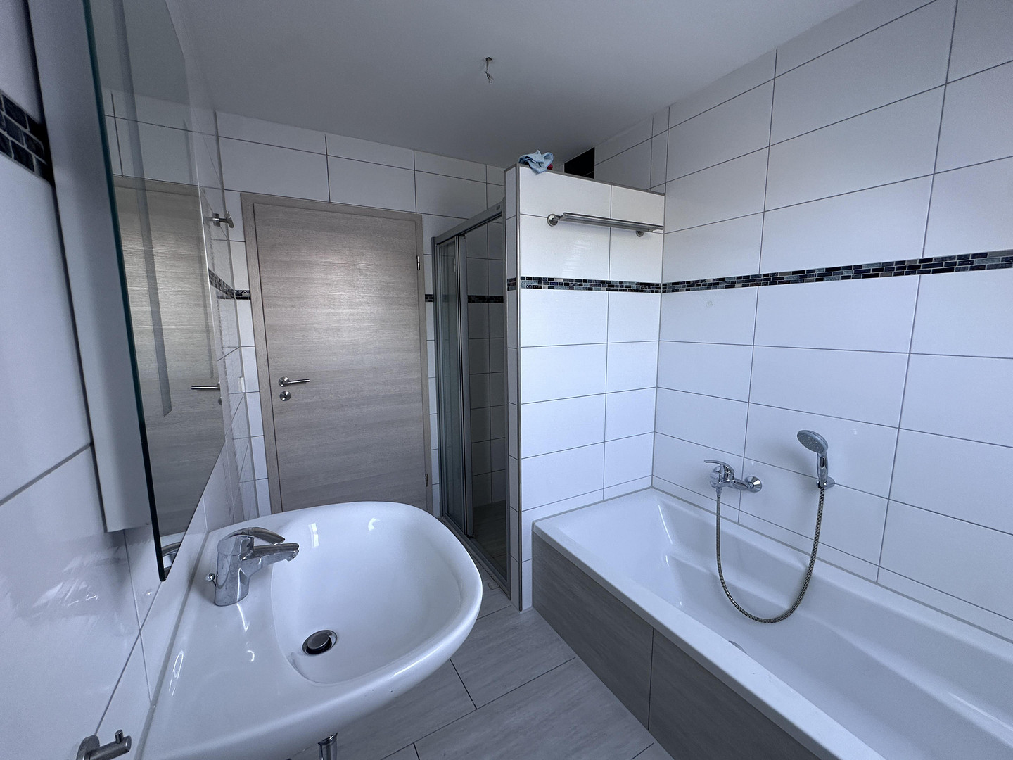 *Neuwertig & Zentral*: Geräumige 4-Zi.-Wohnung mit Balkon & Gäste-WC in Westerbeck – 38524 Westerbeck – Vorschaubild 7
